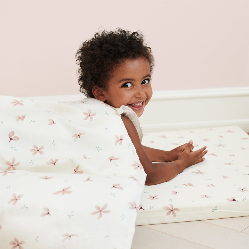 lets-order-bettwasche-baby-70-x-100-cm-gots-windflower-creme-online-sale_4.jpg